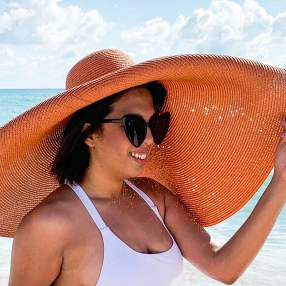 FOREVER 21 Oversized Floppy Straw Hat - Picture 2 of 6